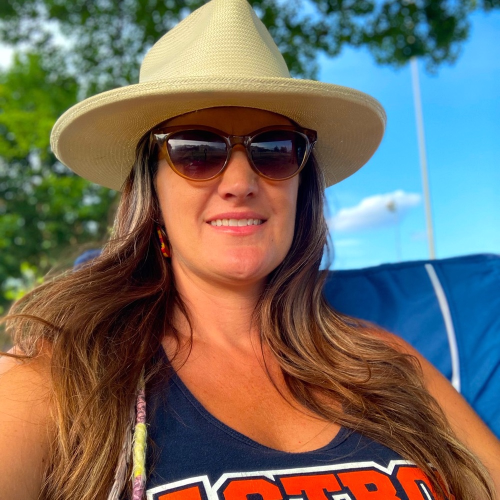 Meet your Posher, Kandi